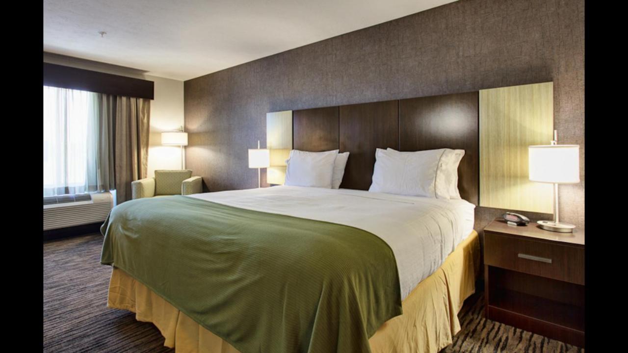Holiday Inn Express & Suites North Fremont By Ihg Zewnętrze zdjęcie
