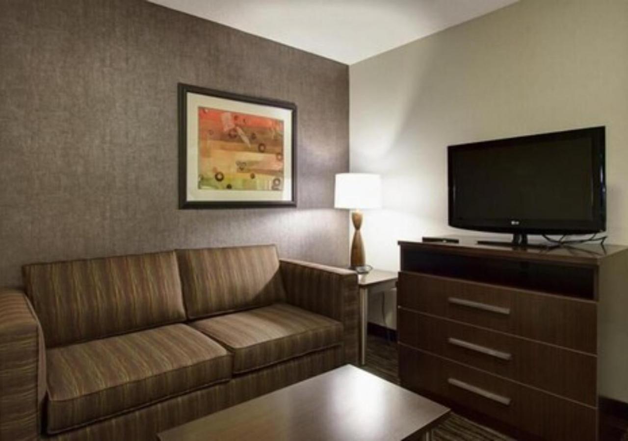 Holiday Inn Express & Suites North Fremont By Ihg Zewnętrze zdjęcie